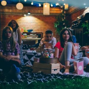 Comment créer un cinéma de plein-air dans votre jardin !